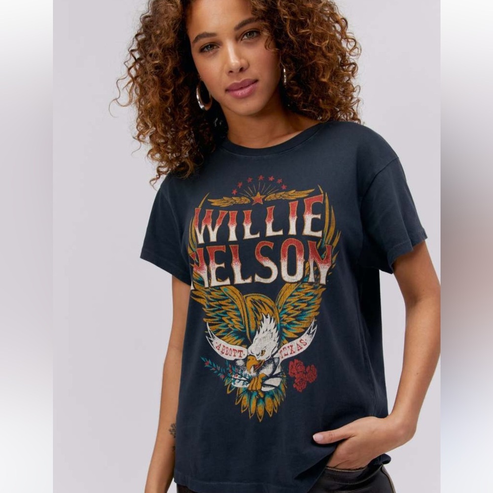 Daydreamer Willie Nelson Graphic Tee - xs